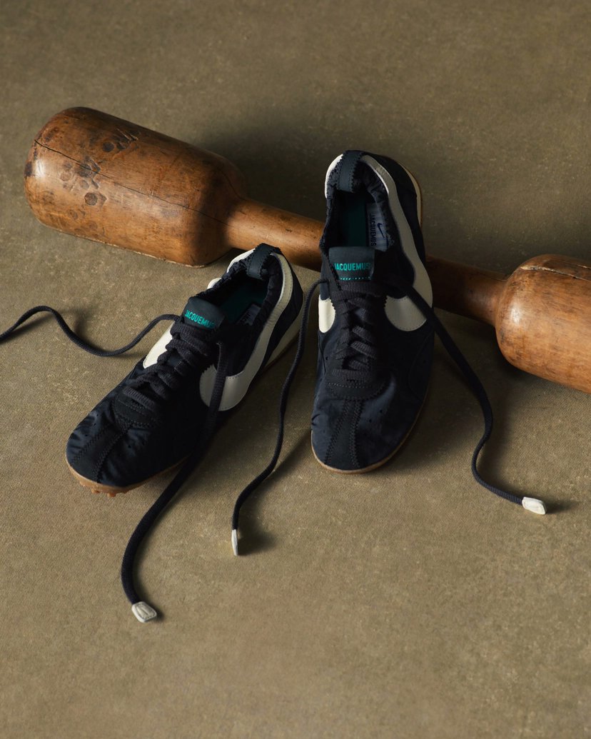 SOLELINKS's tweet photo. Ad: Jacquemus x Nike Moon Shoe releases tomorrow (10/6) at 7am PT/10am ET

Off Noir and Gum Light Brown
=> https://t.co/uME1o3MXO2 

University Red and Bicycle Yellow 
=> https://t.co/0ovcugZkcf https://t.co/dQ3q3TWqmU