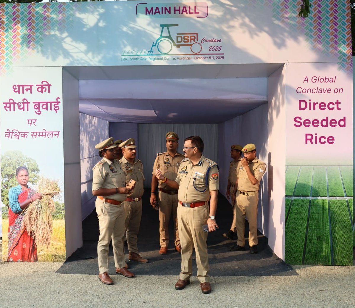 पुलिस कमिश्नरेट वाराणसी में माननीय मुख्यमंत्री महोदय के आगमन पर कार्यक्रम स्थल I.R.R.I कलेक्ट्री फार्म लोहता,कार्यक्रम स्थल सरोजा पैलेस चेतगंज तथा कार्यक्रम स्थल अन्नपूर्णा ऋषि कुल ब्रह्मचर्य आश्रम शिवपुर का निरीक्षण किया गया । सर्व सम्बन्धित को आवश्यक दिशा निर्देश दिया गया हैं।