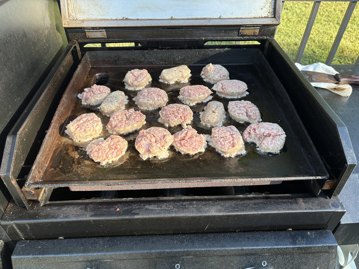 ⁦<a href="/BillisKing/">Bill(y) King</a>⁩ after a long day of watching college football it’s time for some local sausage. #MuleTown