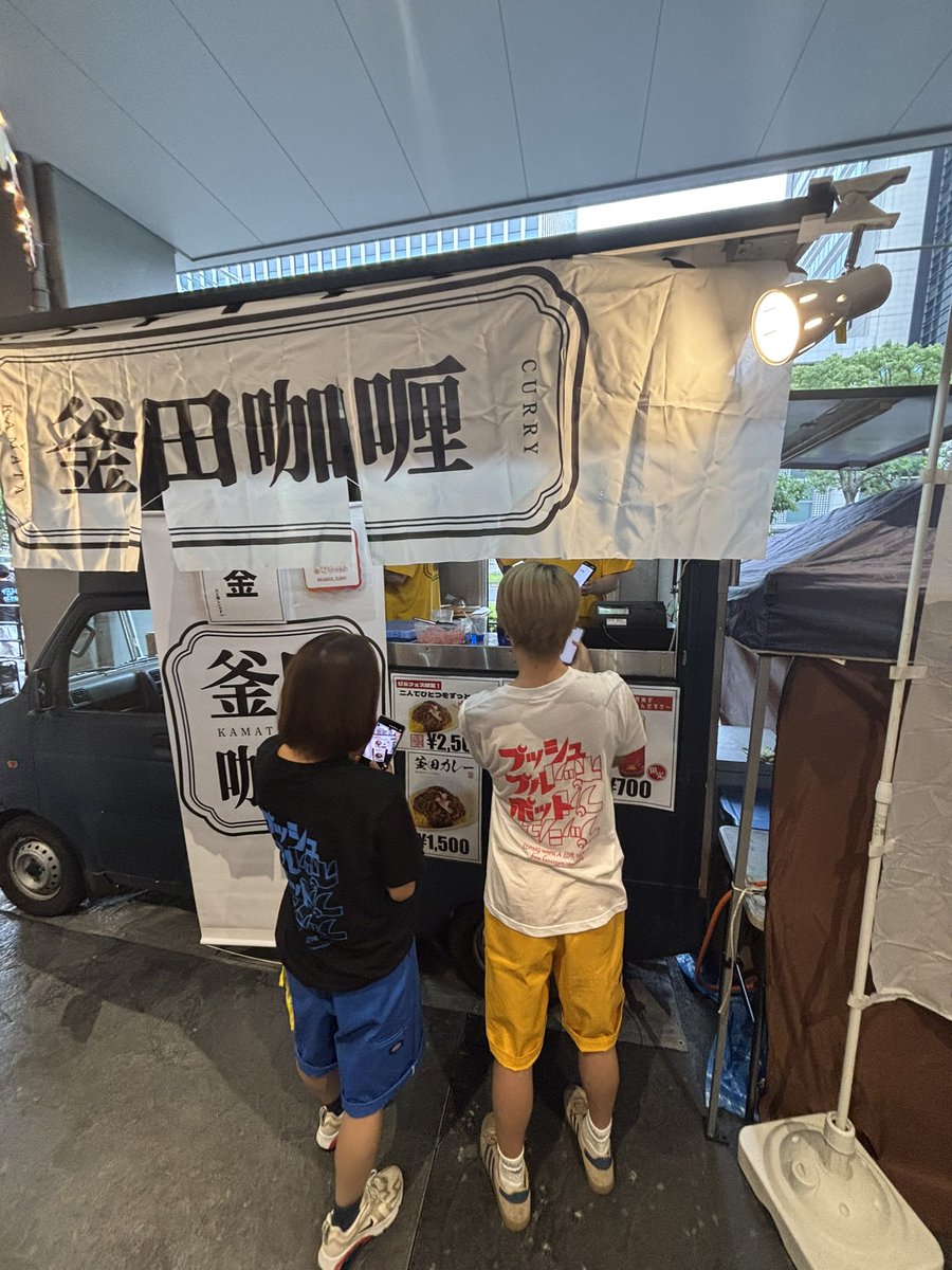 spbv_trp's tweet photo. 今年もぴあフェス！
ピック飛んできたし、コラボ飯のところではHumpのメンバーにも遭遇してツいてる1日🍳
なんたってこの夫妻と遊ぶフェスはいつも楽しい!!
@spbv811 https://t.co/No5nIn43UB