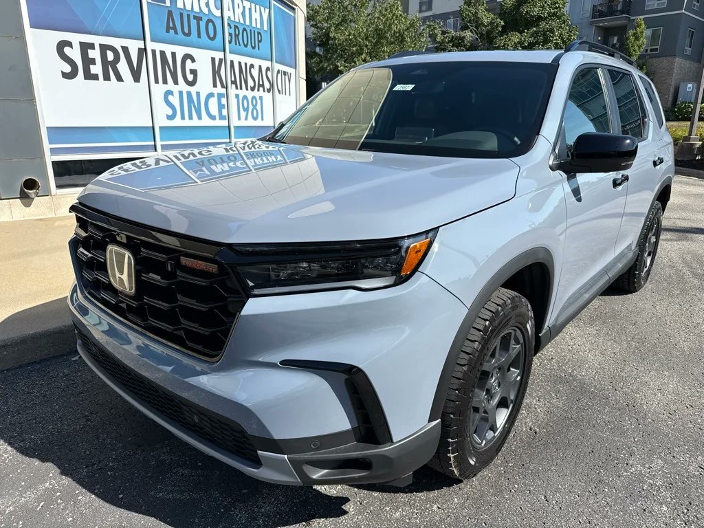 McCarthyHonda's tweet photo. 🏈 It’s Football Sunday — and McCarthy’s in the Huddle! 🏈
Whether you're tailgating in a truck, cruising to the watch party, or just dreaming of your next ride during halftime...
📱 Shop online: https://t.co/kuCV1NImA2
#FootballSunday #TailgateReady #DriveWithMcCarthy https://t.co/tgD9omSfE4