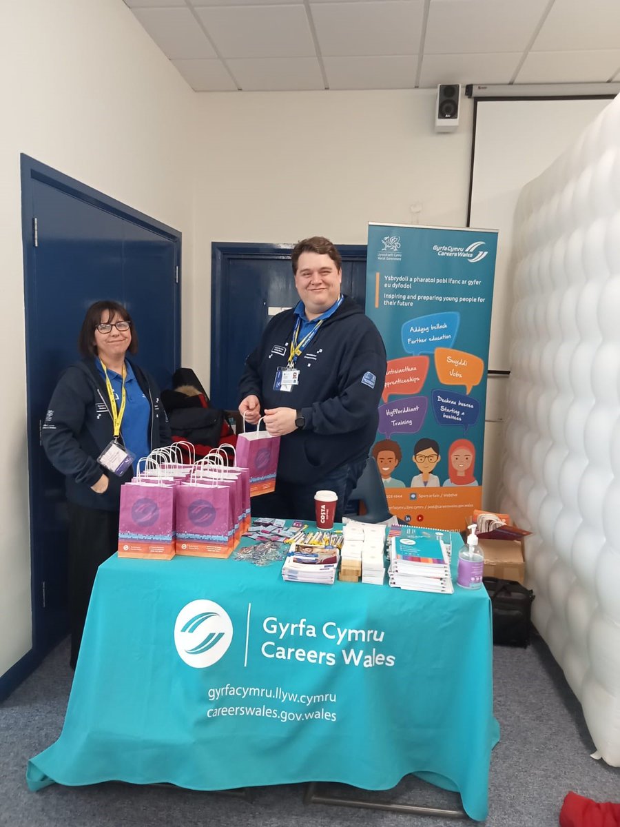 Wrecsam! Bydd ein tîm arbenigol yn Ffair Swyddi #Wrecsam ddydd Mercher yma! 👋🏼

Os ydych chi'n chwilio am help, cefnogaeth ac arweiniad gyda'ch llwybr gyrfa, ymunwch â ni!

📅Dydd Mercher 8 Hydref
🕜10am–2pm, Gwesty’r Ramada Plaza

Ewch i cymrungweithio.llyw.cymru/digwyddiadau/g… am fwy.