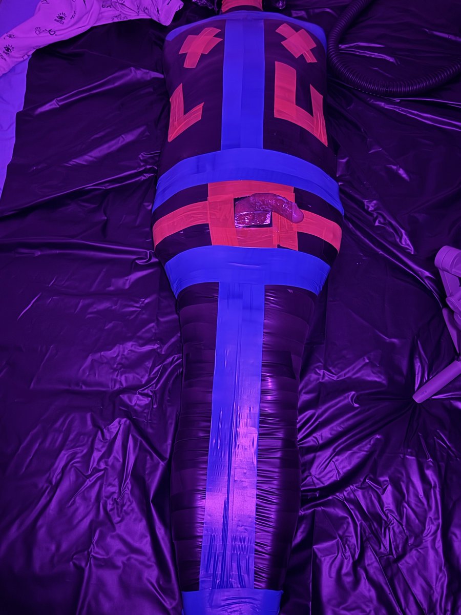 今天是国庆的第五天，该玩的也玩够了，那我也来发张国庆包的木乃伊照片吧，总的来说，这次包得还算满意，总计1小时搞定
视频正在剪辑中💁‍♂️
出镜人：<a href="/keacerankk/">keaceran</a> 和本🦌