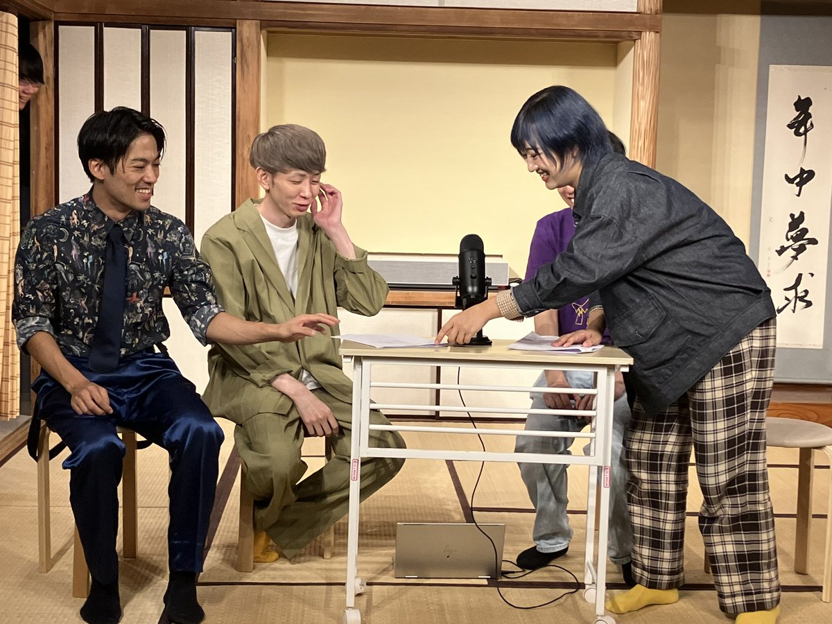 nc_beretchan's tweet image. 口撃戦。クボさんが読む百恵の経歴をはにかみながらも見守る宮本さんとマエノさん(あまりの内容の多さに『丁寧に』と注釈が書いてあったり📝)。

当初の原稿でNHK決勝が抜けていたことを真っ先に指摘したマエノさん。

#灰まで