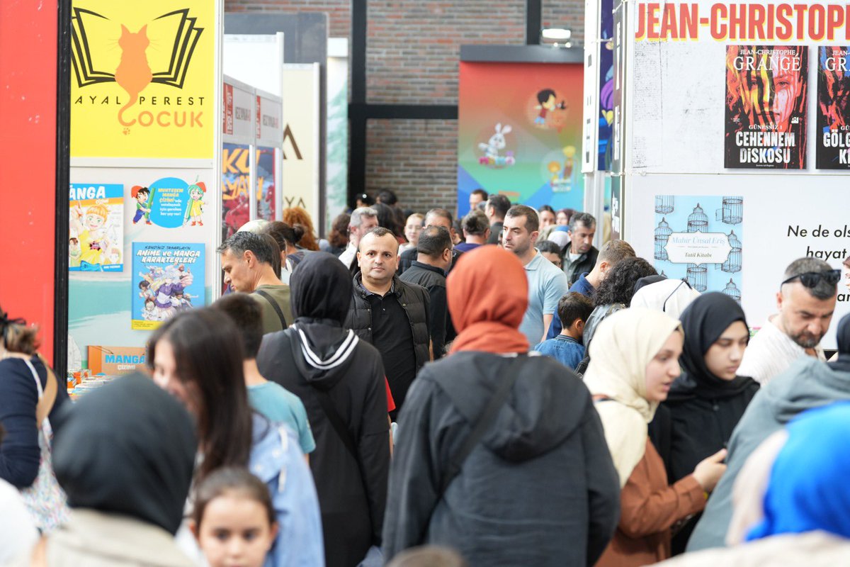 Exploring worlds made of paper 🤎
A new story on every page, a whole new world in every book. 📚✨

📍 15th Kocaeli International Book Fair