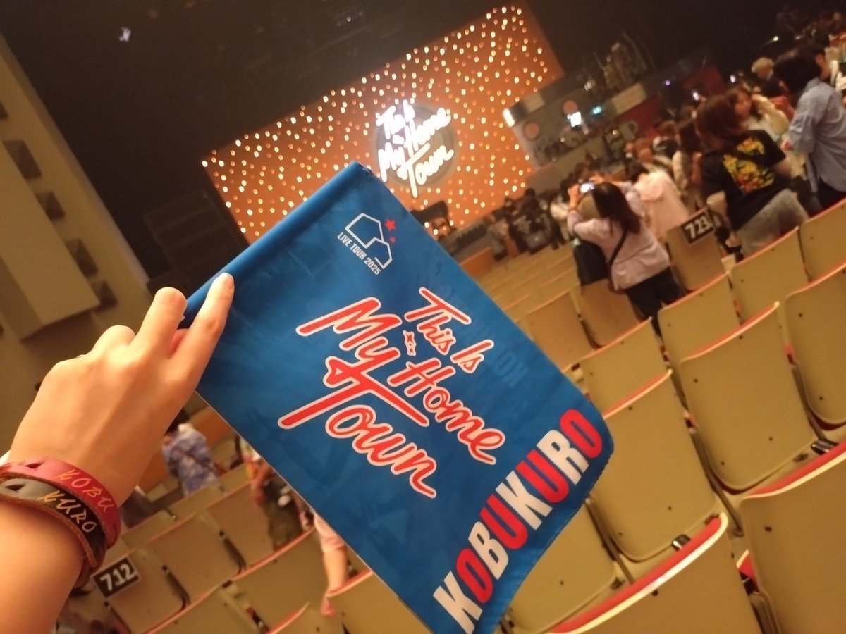 コブクロ名古屋２Daysから無事帰宅〜！二日間ともほんと最高だった…！😭♥
初日アリーナ、今日３階席だったけど、平屋と団地で違う発見があったのも面白かったなあ( ˘ω˘)わたしは２人が楽しく話してるところを見ているのが幸せでしょうがないのです😎😇
素敵な思い出がまたひとつ増えた！