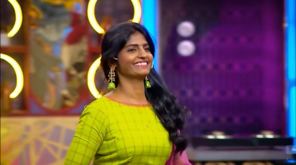 Rasigan_022's tweet photo. Kara Kolambu #Kani enters as the 6th contestant in the #BiggBossTamil9 house with a #RedBadge.🔥
Already a #CWC title winner… inga yeppadi aaduvanganu nenaikuringa!? 😏
#BiggBossTamil #VijaySethupathi #vijaytelevision https://t.co/l10JN45Hkw