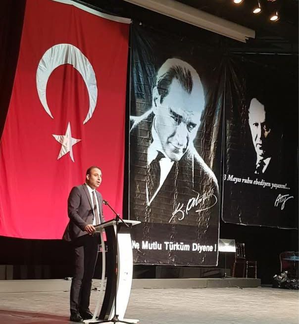 Türkmen davasının yılmaz savunucusu, Halep Türkmenleri Derneği kurucu üyesi ve Türkmen-Fed Başkanı Dr. Tarık Sulo Cevizci, Halep’in El Bab bölgesinde yapılan parlamento seçimlerinde halkın desteğini alarak önemli bir zafer kazanmıştır. Bu anlamlı başarısından dolayı kendisini