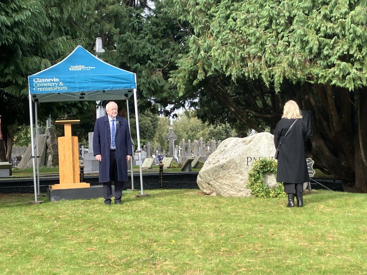 Felix M. Larkin tweet media