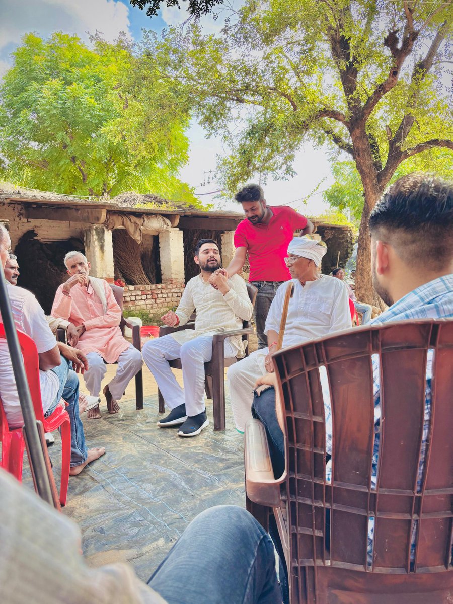 आज ग्राम ब्रखापुरा में मोशा जी श्री जवरसिंह सिकरवार जी के यहाँ रामायण पूजन में शामिल हुआ।  
आशू सिकरवार महदेवा
❤️रामू भईया जिंदाबाद ❤️ <a href="/DevendraPSTomar/">Devendra Pratap Singh Tomar</a>
Boss ❤️ 
<a href="/nstomar/">Narendra Singh Tomar</a>
<a href="/OfficeofSSC/">Office of Shivraj</a>
<a href="/ChouhanShivraj/">Shivraj Singh Chouhan</a>
<a href="/DrMohanYadav51/">Dr Mohan Yadav</a> <a href="/drnarottammisra/">Dr Narottam Mishra</a> <a href="/BJP4MP/">BJP Madhya Pradesh</a> <a href="/BJP4India/">BJP</a> <a href="/Republic_Bharat/">Republic Bharat - रिपब्लिक भारत</a> <a href="/ABPNews/">ABP News</a>