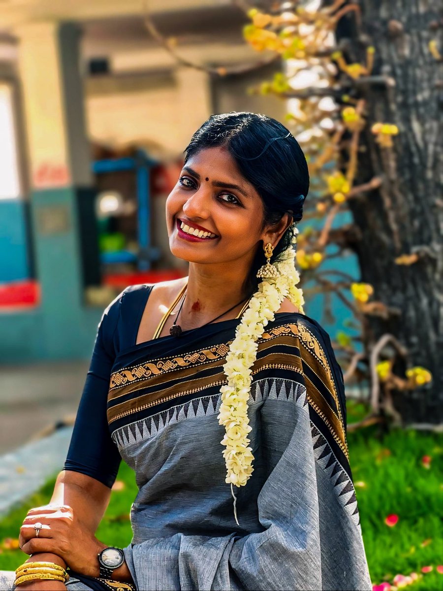 karthigathiru's tweet image. வணக்கம் நண்பர்களே.
பிக் பாஸ் இல்லத்தில் நான். எனக்கு இது ஒரு புதிய அனுபவம்.
இந்த மகிழ்வான,
பேரானந்த உணர்வான,
ஒரு புதிய உலகத்தில்
பயணிப்போம் வாருங்கள். எப்போதும் போல் உங்கள் ஆதரவை வேண்டுகிறேன். ❤️
நன்றி.
#BigBossTamil9 #Bigboss9 #kani