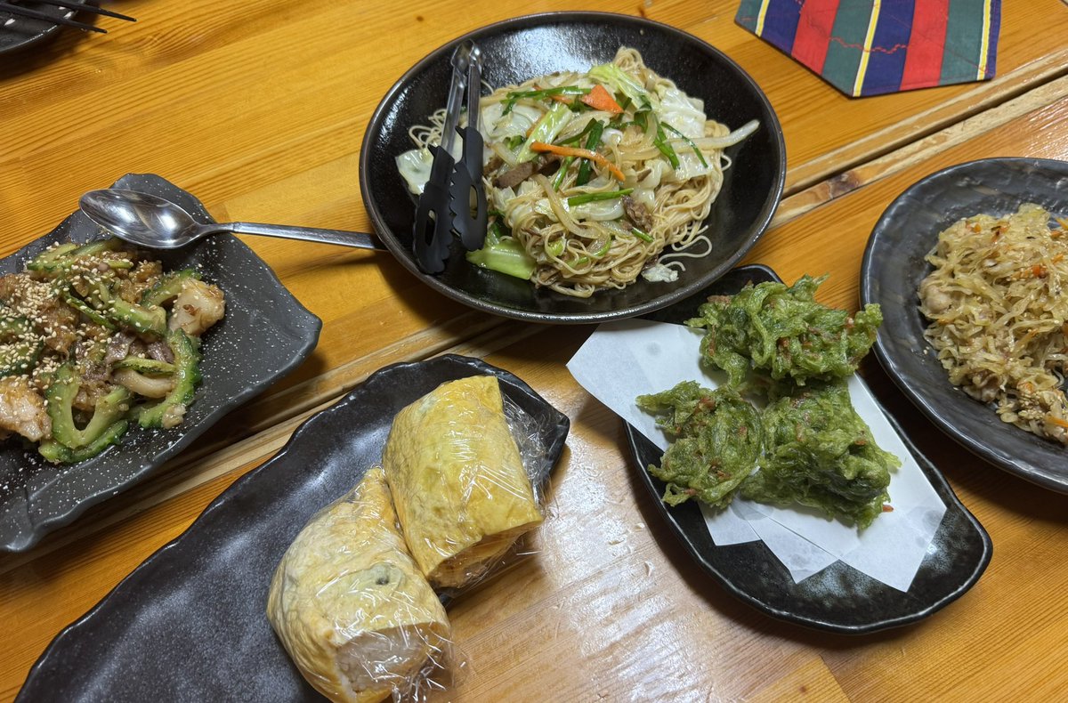 DOZAN11's tweet photo. 徳之島
沖縄料理に近いな〜 https://t.co/XLcMyRWXDN