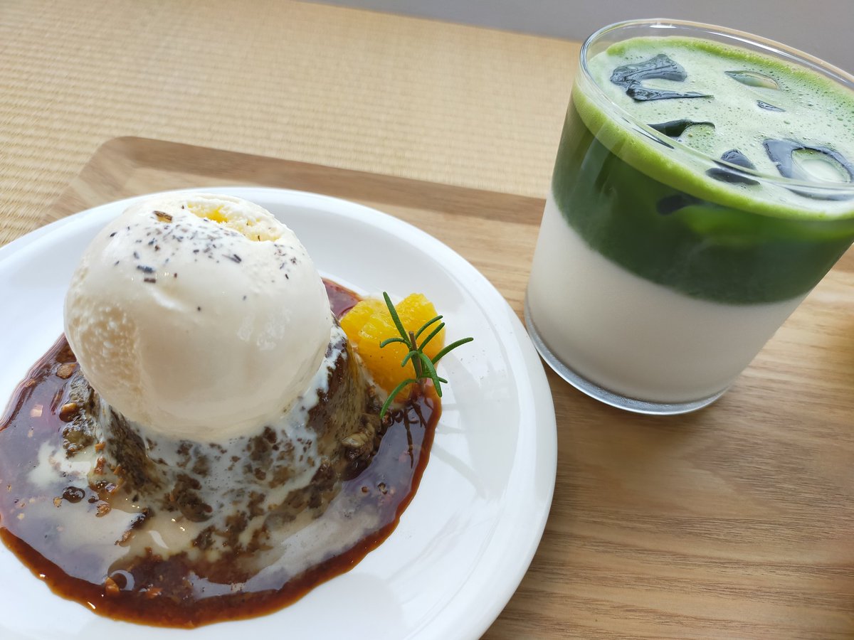 今日行ったカフェ
自分でお茶たててラテ作るの面白かった