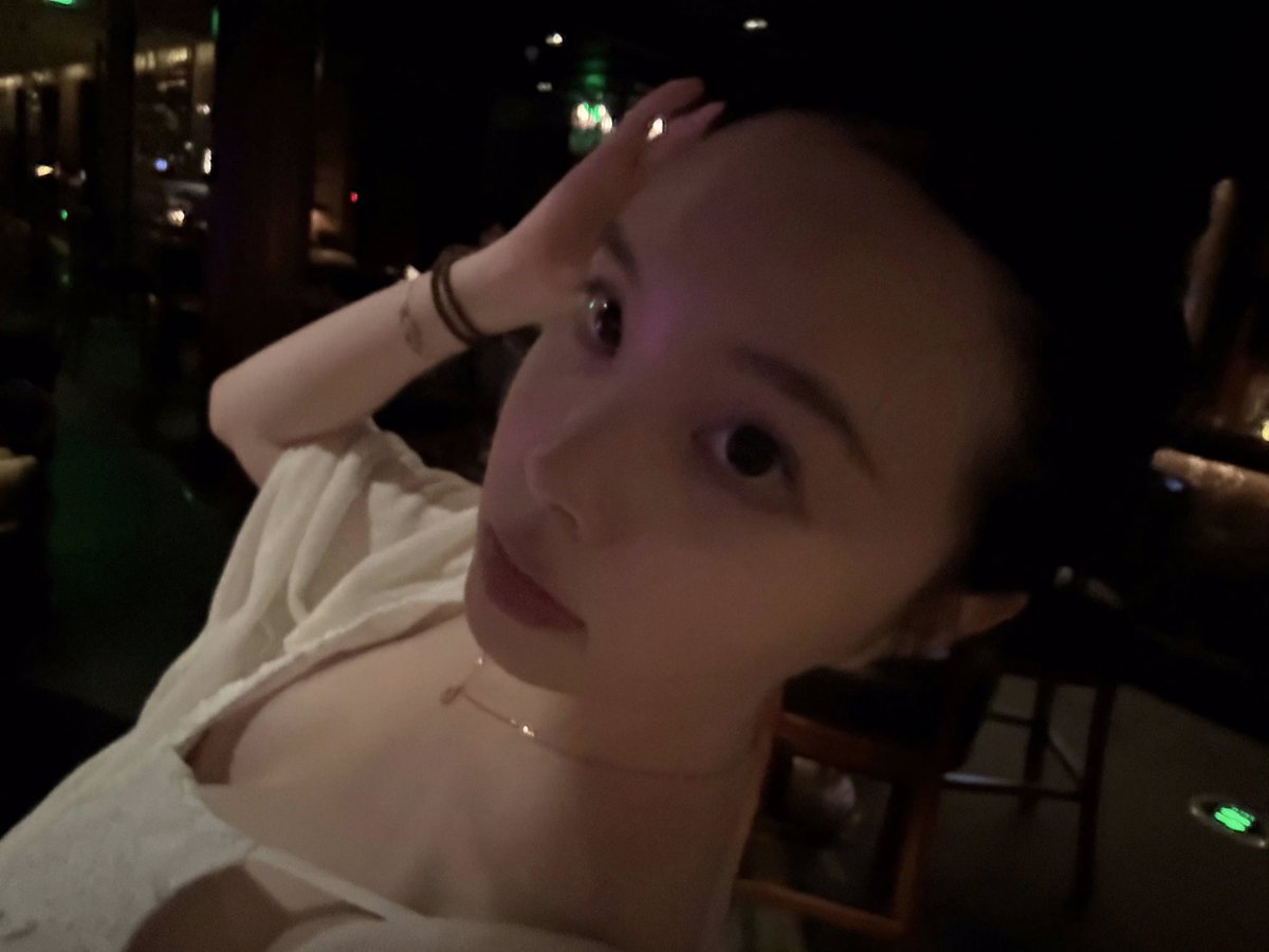 先陪体育生喝点，等下榨干他。