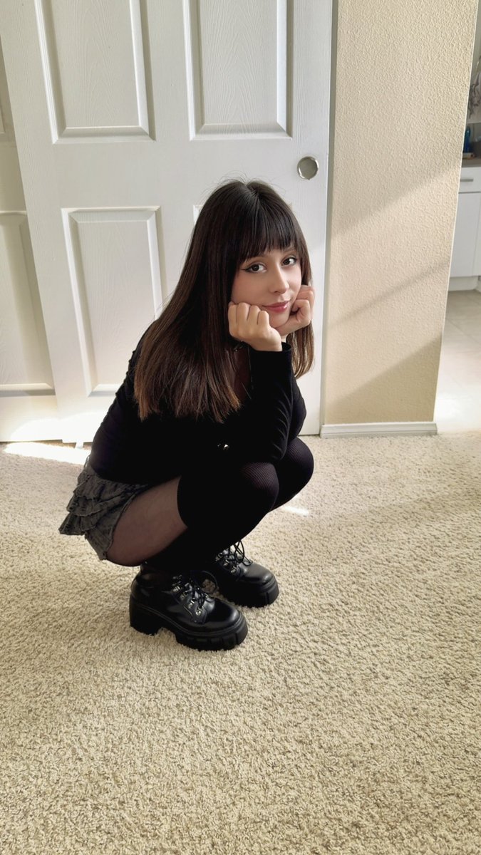 MsFloppyMew tweet media