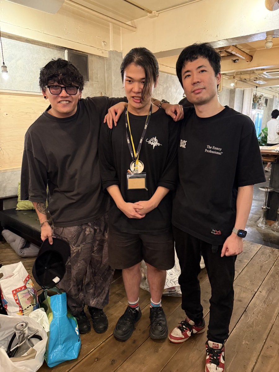 HinekuremnJp's tweet photo. 光栄なことに師匠の東京最後の舞台、レント新たな舞台（？）2人の元上司のサポートで参加してました

終始アセアセしてましたが貴重な経験と楽しい時間をありがとうございました！

#シーシャと服とカルチャーと https://t.co/m7rGdeob1B