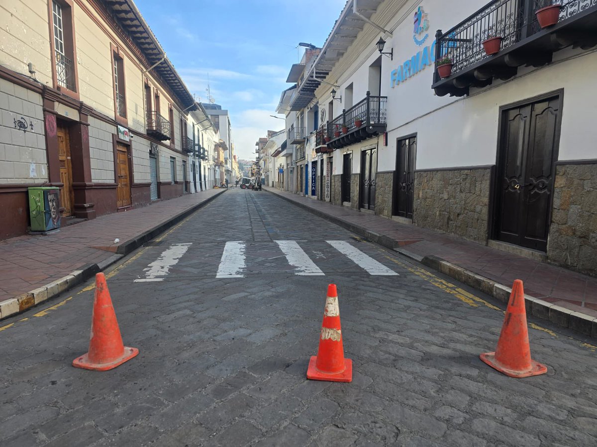 🚧 Aviso Importante 🚧

ETAPA EP informa a la ciudadanía sobre trabajos de instalación de una acometida en el sector de las calles Hermano Miguel, entre Sucre y Bolívar.

📍 Personal técnico se encuentra laborando para culminar los trabajos en el menor tiempo posible. 👷🏼‍♂️

⚠️ Se