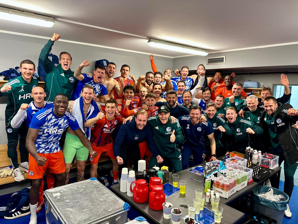 s04's tweet image. Zusammen kämpfen &amp;amp; zusammen gewinnen - TEAM!

#S04 | #DSCS04