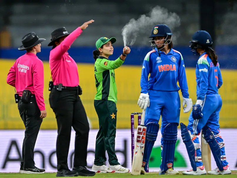 DDNewslive's tweet image. #NewsFlash | India scored 247 runs from 50 overs against Pakistan women in the 6th ICC Women’s World Cup match 2025.

#WomensWorldCup2025 #WomensWorldCup