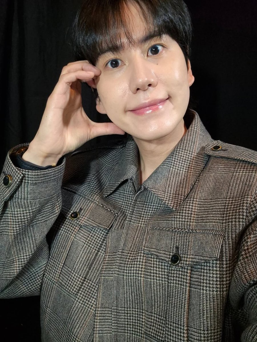 iLoveKyuhyunPH's tweet photo. mayersungjapan IG update
 
"Everyone. Thank you. Kyuhyun stole my phone while I was singing. A strange photo was taken. Thank you too Kyuhyun".

#규현 #KYUHYUN #圭贤 #圭賢 #キュヒョン https://t.co/Nph2DfcchK