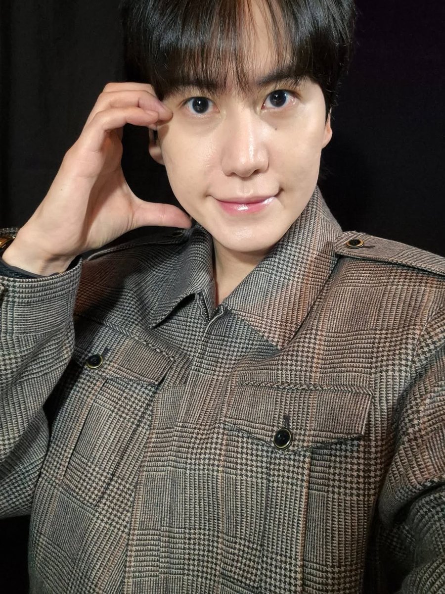 iLoveKyuhyunPH's tweet photo. mayersungjapan IG update
 
"Everyone. Thank you. Kyuhyun stole my phone while I was singing. A strange photo was taken. Thank you too Kyuhyun".

#규현 #KYUHYUN #圭贤 #圭賢 #キュヒョン https://t.co/Nph2DfcchK