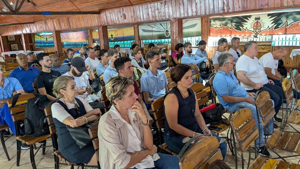 Desarrolla <a href="/ETECSA_Cuba/">ETECSA</a> #PinardelRío la plenaria provincial del Forum por la Innovación, espacio donde se analizaron los retos de la actividad innovadora en aras de mejorar nuestros servicios. El reconocimiento oportuno para los que desde su inventiva hacen ciencia #EtecsaConCuba