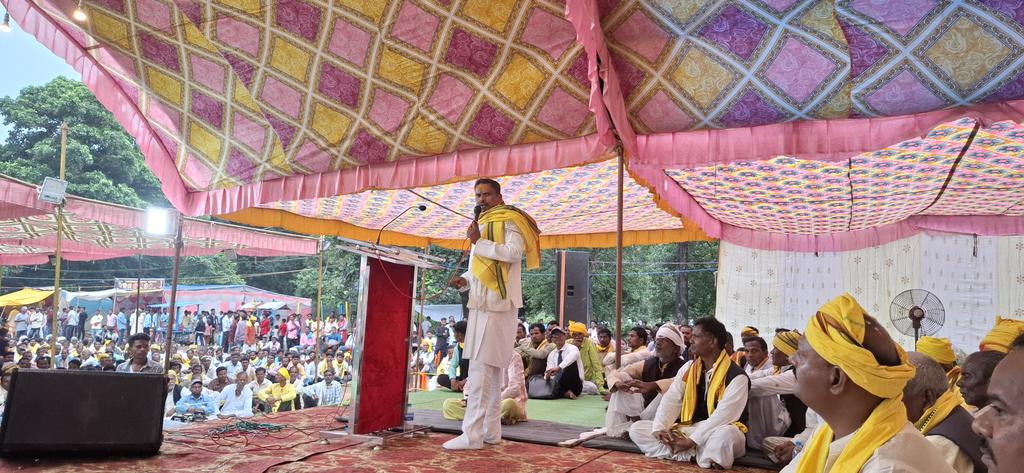 गोंडवाना साम्राज्य की महान शासिका #वीरांगना_रानी_दुर्गावती जी की जन्म जयंती स्थान विरासनी देवी परिसर के भव्य कार्यक्रम में पहुंचकर सभी से मिलना हुआ सफल कार्यक्रम की आयोजकों को को बहुत-बहुत बधाई 
#जौहर 
<a href="/IncOmkarSingh/">Omkar singh markam</a> <a href="/AdDharmendra_/">Dharmendra singh Kushwah advocate</a>