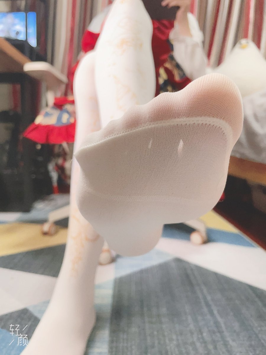 光脚的不......算了塞你嘴里😡