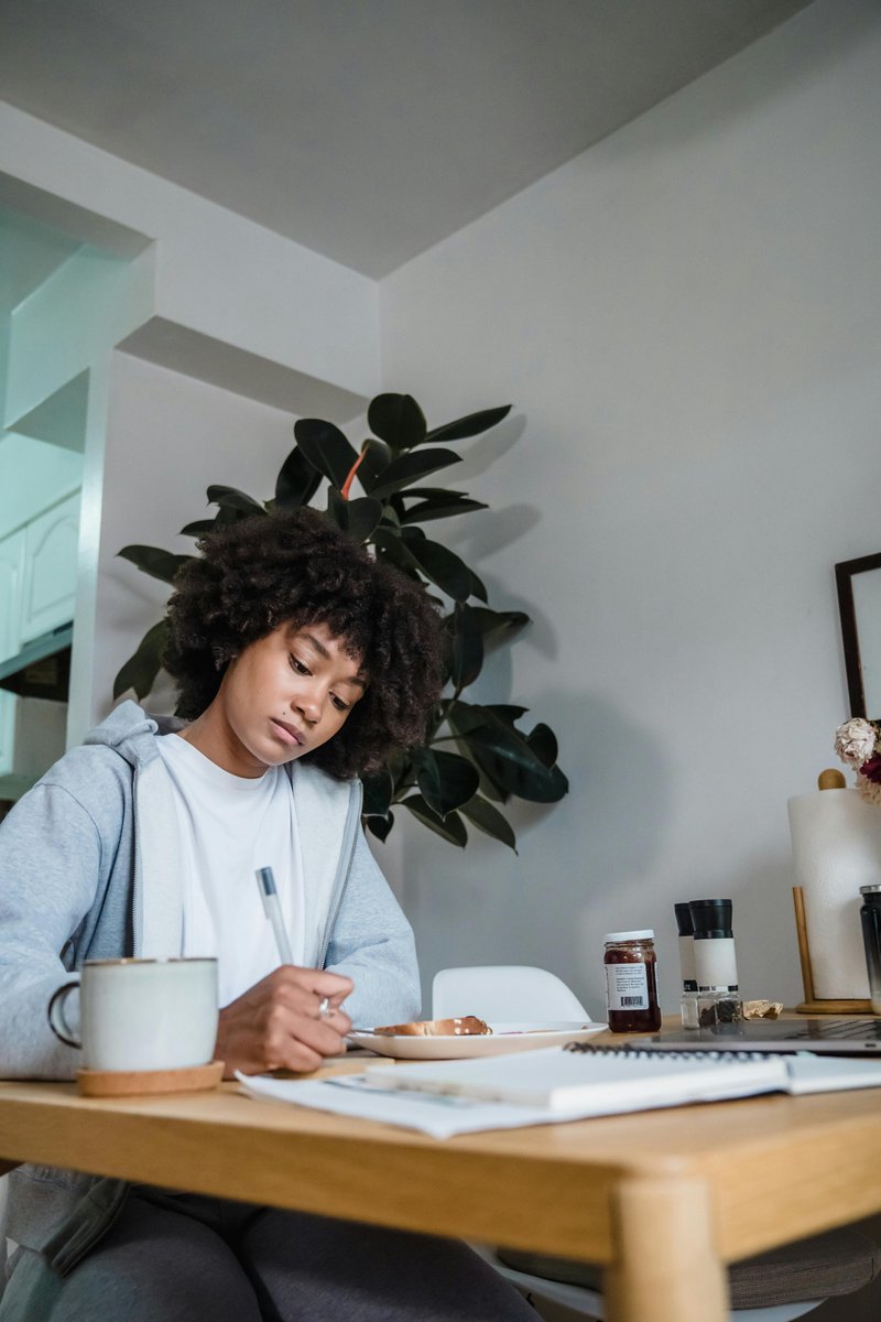 ProvingPress's tweet image. “There are significant moments in everyone&apos;s day that can make literature. That&apos;s what you ought to write about.” ― Raymond Carver

#AuthorQuotes #WritingCommunity #StoriesMatter