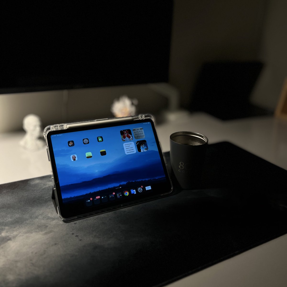 "اللهم إنى أسألك نفسًا مطمئنة..
تؤمن بلقائك..وترضى بقضائك..
وتقنع بعطائك"