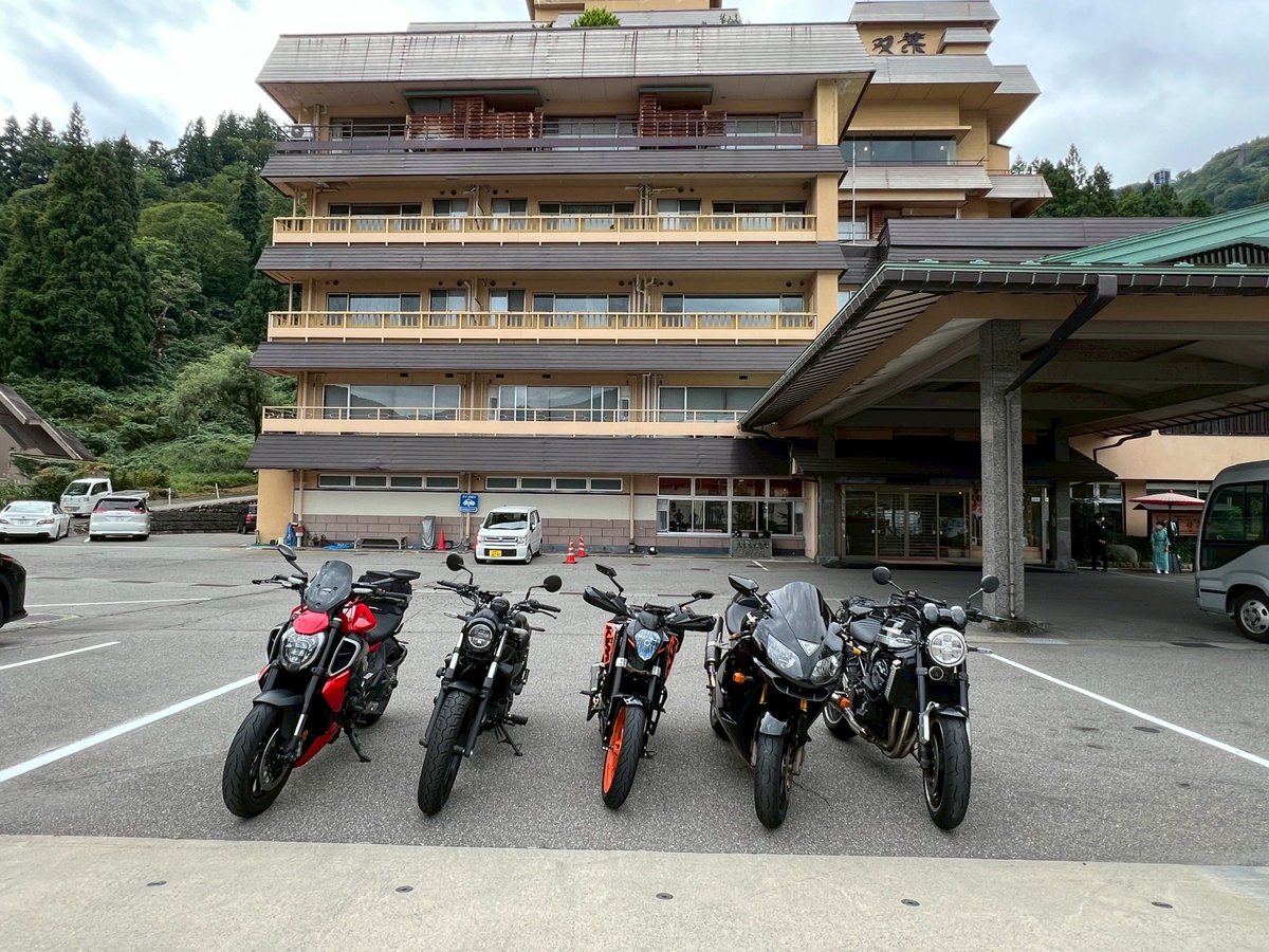 kimi_dra_'s tweet photo. 新潟ツーリング、初日は雨&amp;寒い。
二日目は天気は回復して走りやすいけど、その反面暑い。
でも、事故なく楽しく走れたからオールOKって事で。

#ホテル双葉 
#越後湯沢 
#ducati  
#ディアベルV4 https://t.co/hZDWK1Kdhg