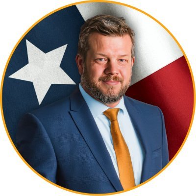 <a href="/eduardomenoni/">Eduardo Menoni</a> En Chile...el verdadero es KAISER ! 
<a href="/Jou_Kaiser/">Johannes Kaiser. Diputado por el distrito 10</a> es el único que está fuera de la casta política podrida q está destruyendo y saqueando nuestra nación.

El único q no recibe órdenes de los globalistas.
Viva Chile libre y soberano 🇨🇱❤️
