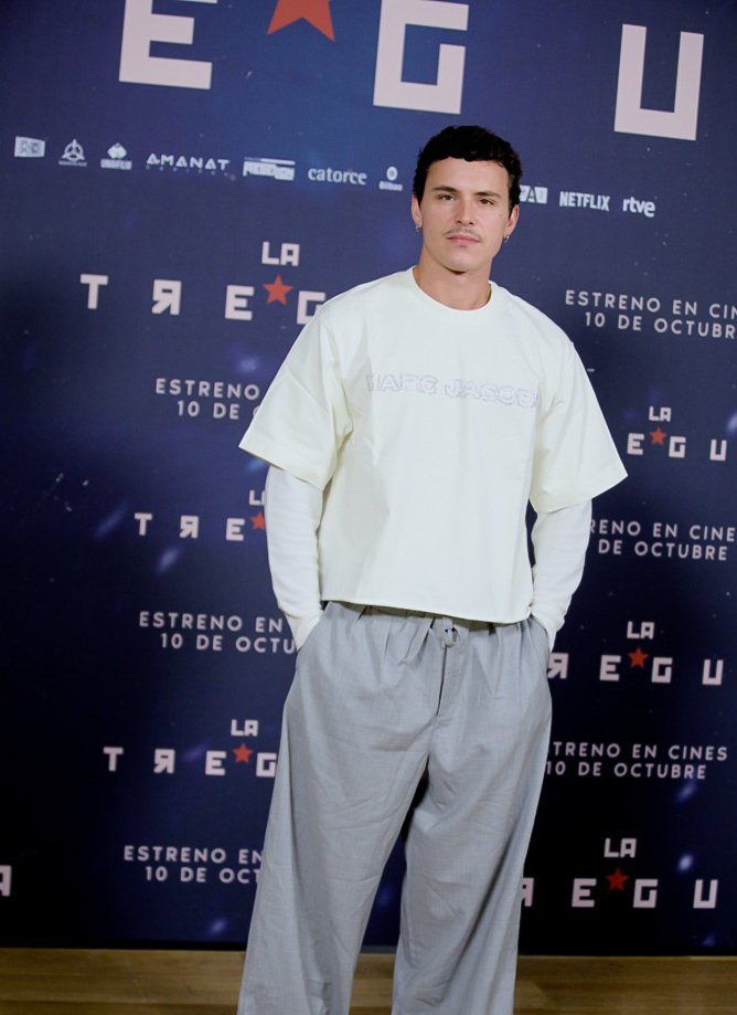 aronpiperbrasil's tweet image. Arón Piper dias atrás para a coletiva de imprensa e photocall de &quot;La Tregua&quot; em Madrid, Espanha.