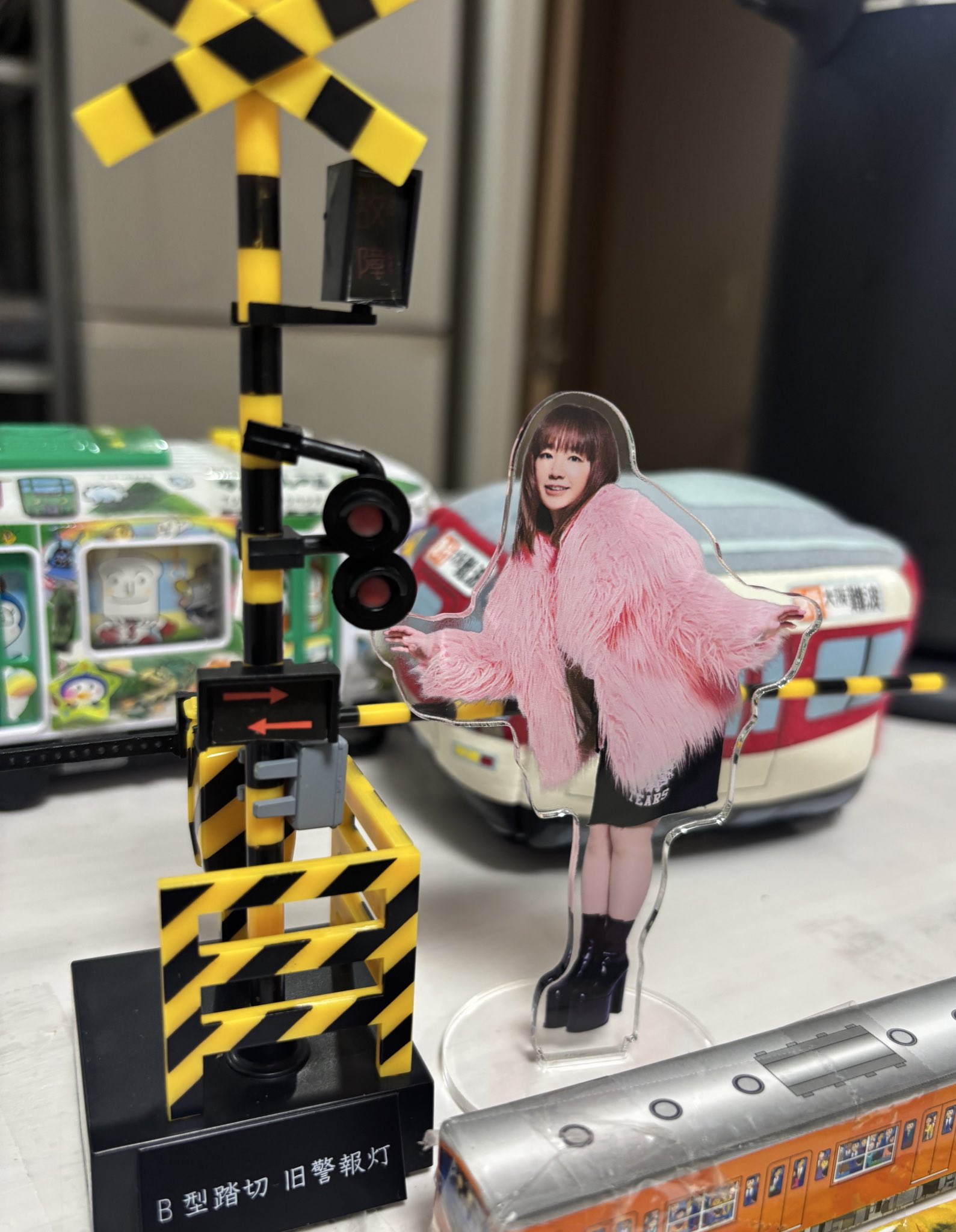 YUKI FYファンクラブライブ　アクリルスタンド　別売カード１枚付き YUKI FC限定ライブ アクリルスタンド - メルカリ