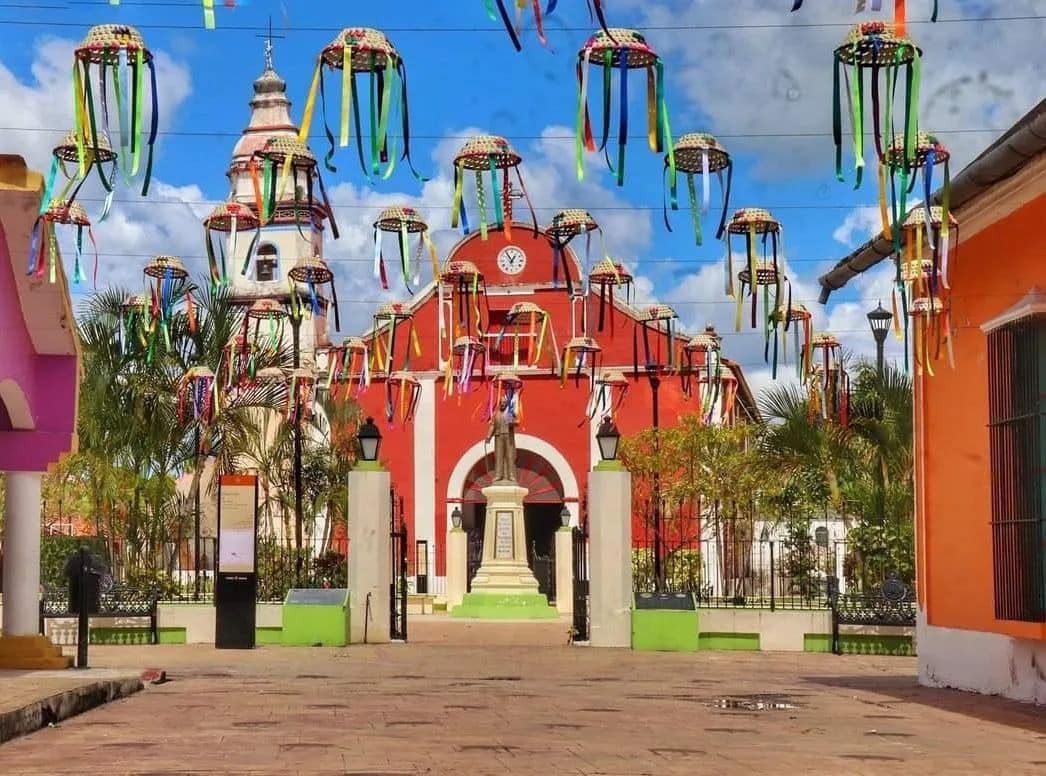 ✨ Hoy celebramos el Día Nacional de los #PueblosMágicos. 💫

🏞️ Hay algo especial en ellos, algo que no se puede explicar del todo. Quizás sea el olor a leña en la mañana, las fachadas llenas de color o esa calma que te hace olvidar el reloj. Pero lo cierto es que cada Pueblo