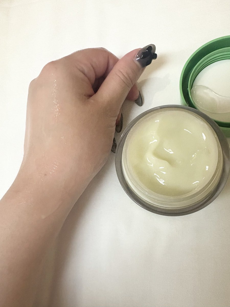 Syllabus_past's tweet image. FULLYの
🍅グリーントマトクレイマスククレンザー
🍅グリーントマトクリーム
が最近おすすめ！

夜はパックとして多めに塗布して、その後クリームを塗ると翌朝の肌が滑らかで調子が良くておすすめです！

#PR #フリー 
@FullyJP