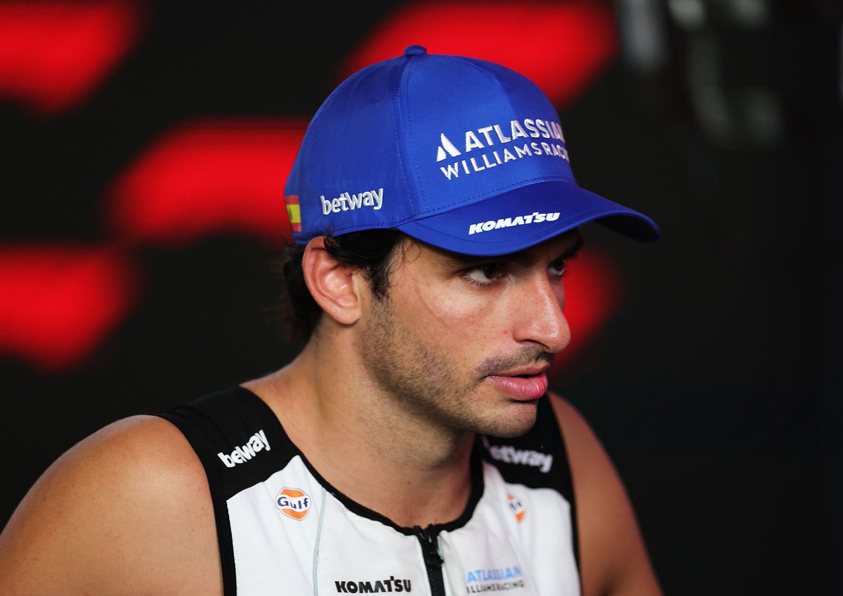 SAINZLOVERS's tweet photo. carlos sainz what the fuck https://t.co/0zk697qRhJ