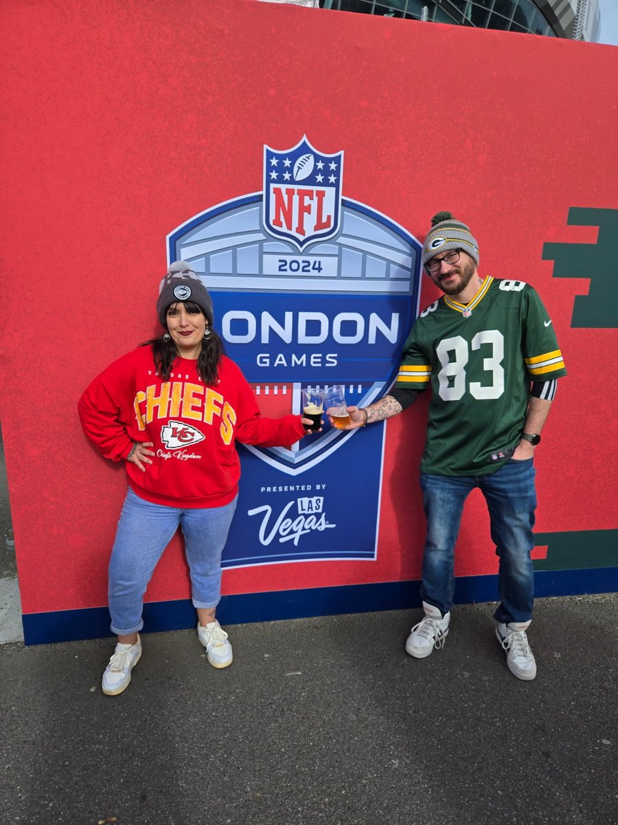 arrowsandcheese's tweet photo. 1 year ago... can't wait to go to @wembleystadium in 2 weeks 😍 #ChiefsKingdom #nfl #LondonNFL #londongames @WhymarkDominic @BBonshor https://t.co/GLDkrpAi53