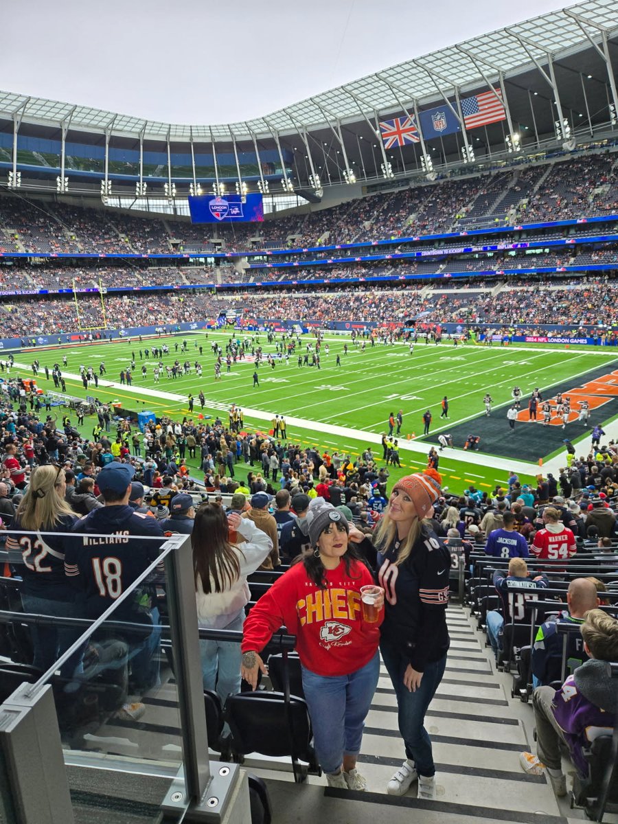 arrowsandcheese's tweet photo. 1 year ago... can't wait to go to @wembleystadium in 2 weeks 😍 #ChiefsKingdom #nfl #LondonNFL #londongames @WhymarkDominic @BBonshor https://t.co/GLDkrpAi53