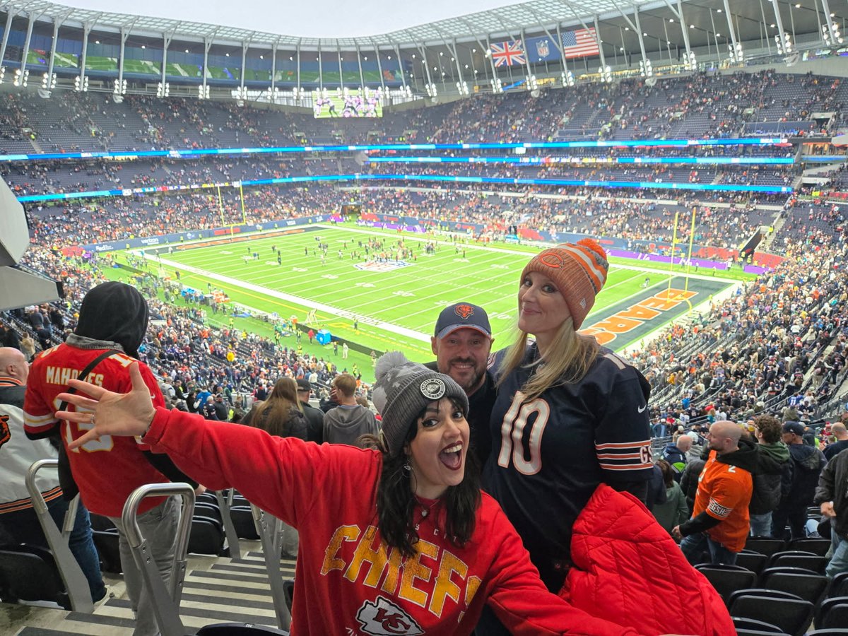 arrowsandcheese's tweet photo. 1 year ago... can't wait to go to @wembleystadium in 2 weeks 😍 #ChiefsKingdom #nfl #LondonNFL #londongames @WhymarkDominic @BBonshor https://t.co/GLDkrpAi53
