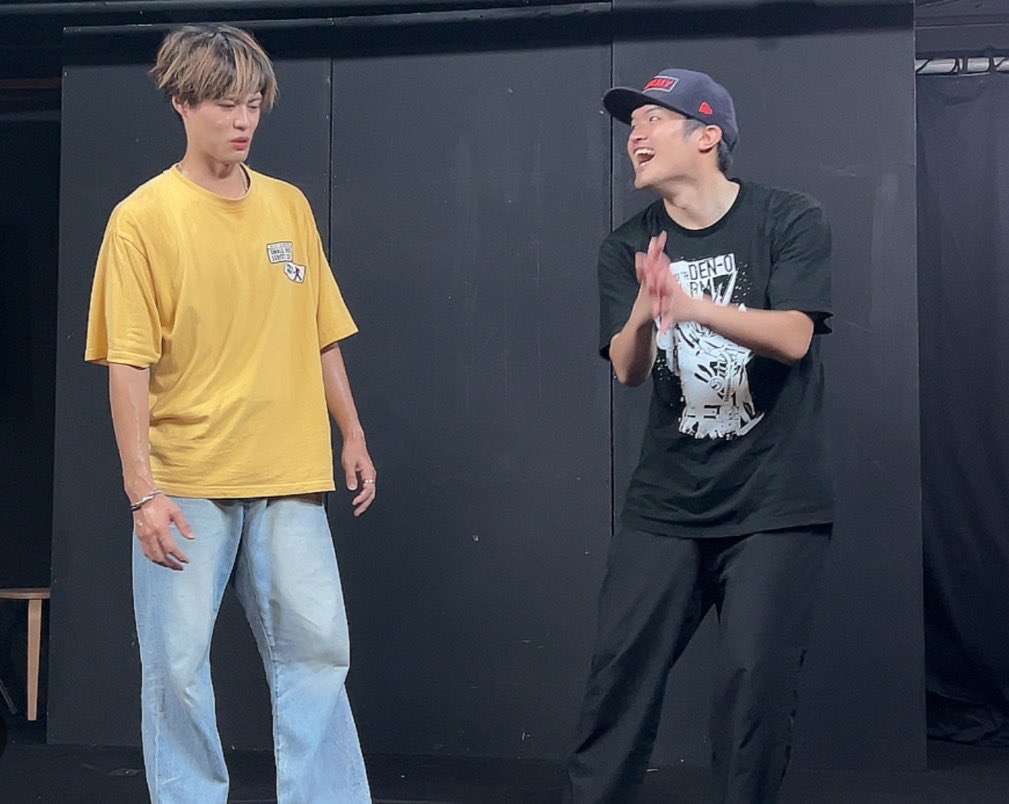 Massu19981118's tweet image. ムコムコの皆さんとリハーサルでした
久々にいっちーと絡んでます笑
懐かしいような、新鮮なような😂😂
とあるモノを久々にやったが、
体が覚えててビックリしました🔥
僕もまだまだがんばります〜‼️
いっちーの晴れ☀️姿を、
ぜひ見に来てください☺️👍✨
チケットは引用しているツイートから↓