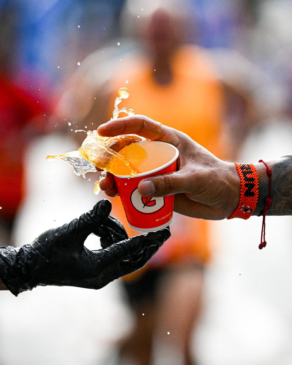 GatoradeVzla's tweet photo. Con los electrolitos de Gatorade, los élites marcan el ritmo frenéticamente ⚡️🙌🏻. https://t.co/kMkd9Gr6AY