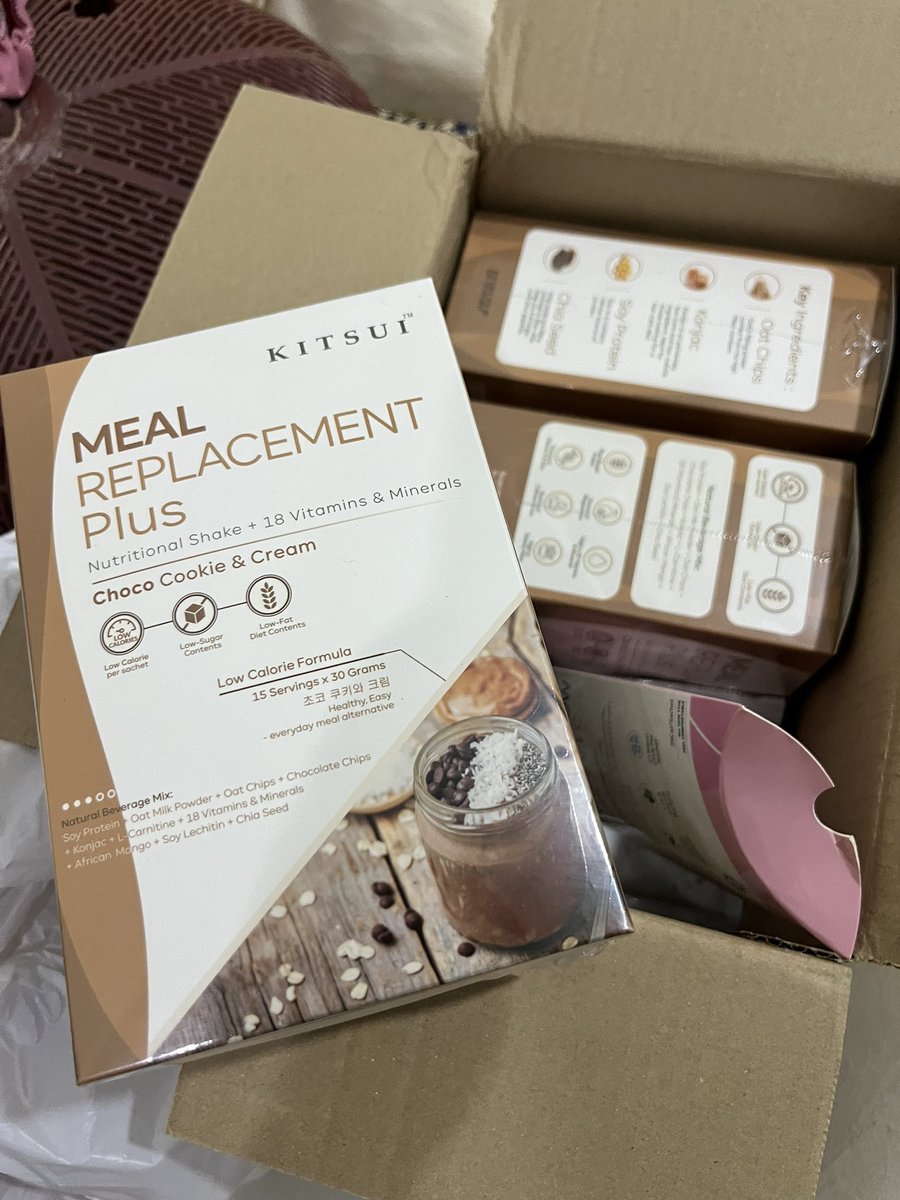 theothermimi_'s tweet photo. Tiap2 pg minum 1 mug meal replacement + 2 biji telur confirm tengahari dah x mkn nasi. Kyg sampai ke petang.

Air ni boleh bg tenaga &amp; buat rasa kyg tu tahan lg lama bantu bakar lemak. Also tinggi serat so boleh control selera mkn kita seharian. 

https://t.co/VxHrLlf7nR https://t.co/H1fi3XiPCP