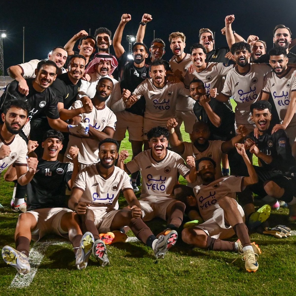 bayt_aljabalin's tweet image. مُنح الفريق الاول بقرار من المدرب "ريكاردو تشيو" إجازة لمدة 5 ايام على ان يعاود الفريق تدريباته في العاشر من اكتوبر 🤎
#الجبلين | #دوري_يلو | #الى_روشن | #الجندل_الجبلين