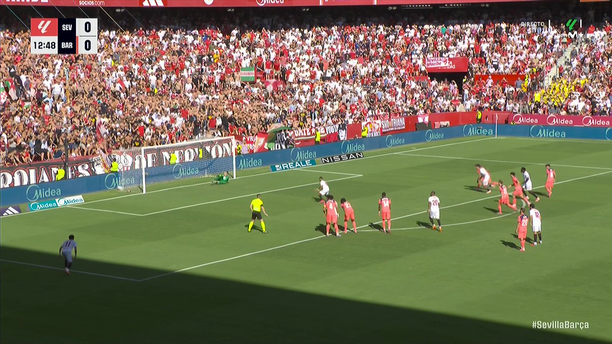 marca's tweet image. ¡GOOOOOOOOOOOL DEL SEVILLA! ¡GOOOOOOOOOOOOL DE ALEXIS SÁNCHEZ DE PENALTI! 

#SevillaBarça (1-0)