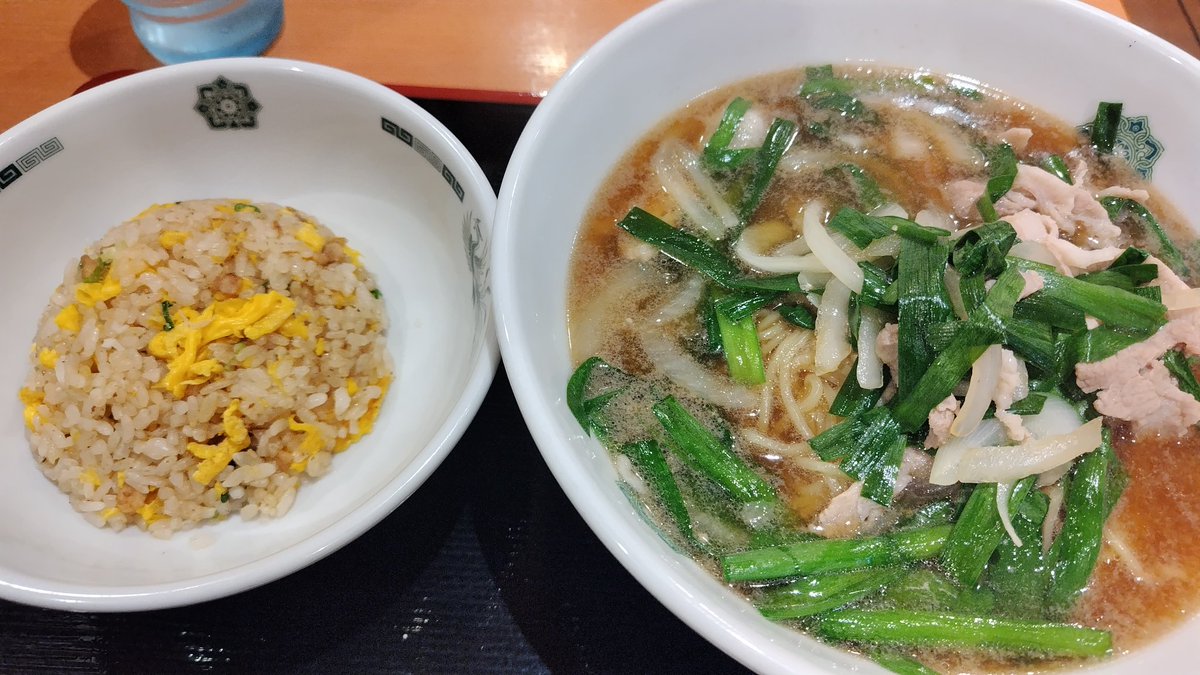 akki_1016's tweet photo. 鬼滅の映画鑑賞後の飯テロ！

久しぶりに日高屋さんに来ました😀
肉ニララーメンと半炒飯🍜

鬼滅2回目だったけどまた観に行きたいね🥰✌️ https://t.co/L9JVWOBjy4
