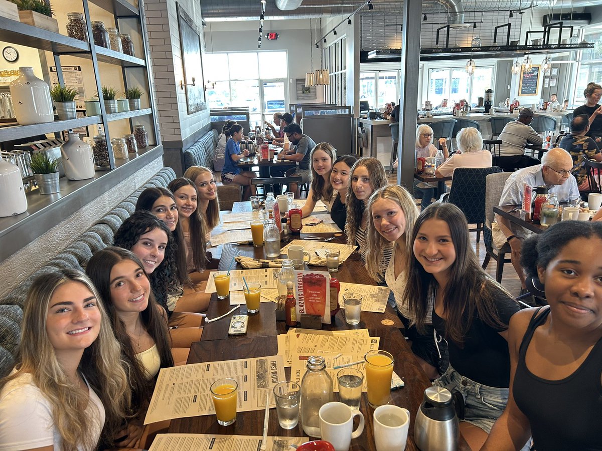 Sophomores go to a pumpkin patch &amp; out to breakfast on this amazing ☀️ not so fall weather weekend!!!! #teambonding #dgspride 🍂🎃