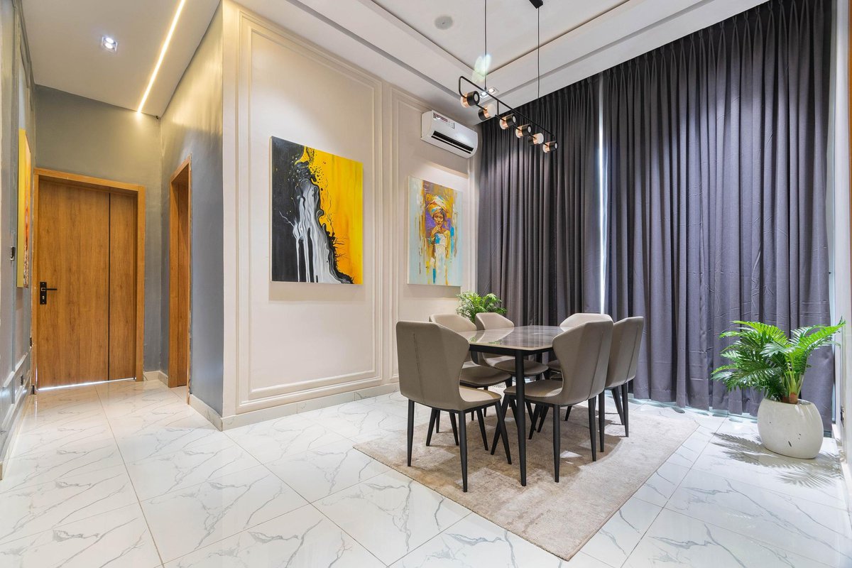 flopsb's tweet image. BRAND NEW LUXURY 2 BEDROOM APARTMENT 

 📍IKATE, LAGOS. 

Features: 
- Fast Wifi
- Smart TVs 
- ⁠Ps5
- ⁠Spacious Living room

Call/Whatsapp: 08111355363
Email: Hellopropertymogul@gmail.com 

#airbnb #newlisting #thepropertymogul #viral #mood #fun #airbnblistings #Home