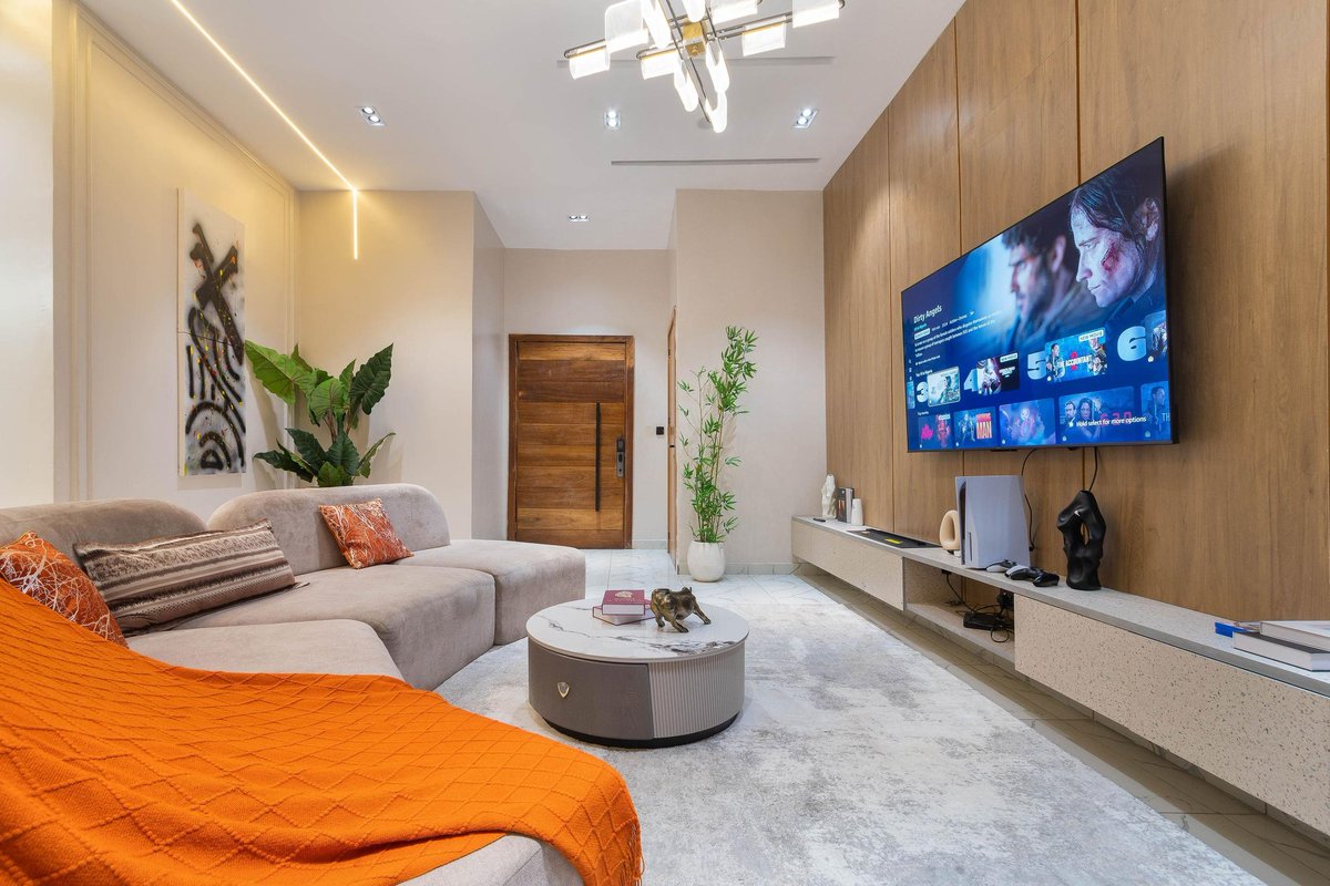 flopsb's tweet image. BRAND NEW LUXURY 2 BEDROOM APARTMENT 

 📍IKATE, LAGOS. 

Features: 
- Fast Wifi
- Smart TVs 
- ⁠Ps5
- ⁠Spacious Living room

Call/Whatsapp: 08111355363
Email: Hellopropertymogul@gmail.com 

#airbnb #newlisting #thepropertymogul #viral #mood #fun #airbnblistings #Home