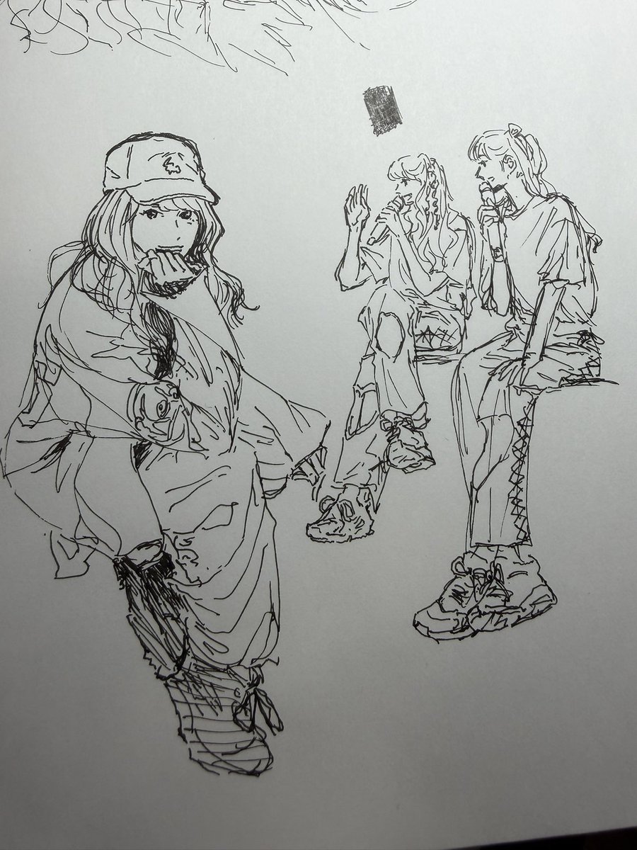 百均でノートとペン買って色々描いている 